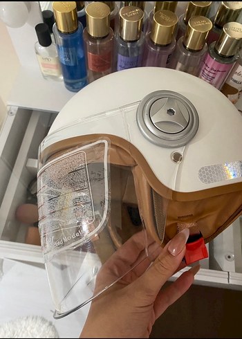 Klasik Şıklık Beyaz Deri Motosiklet Kaskı - Görsel 2