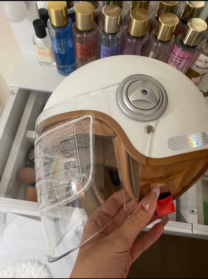 Klasik Şıklık Beyaz Deri Motosiklet Kaskı - Görsel 2