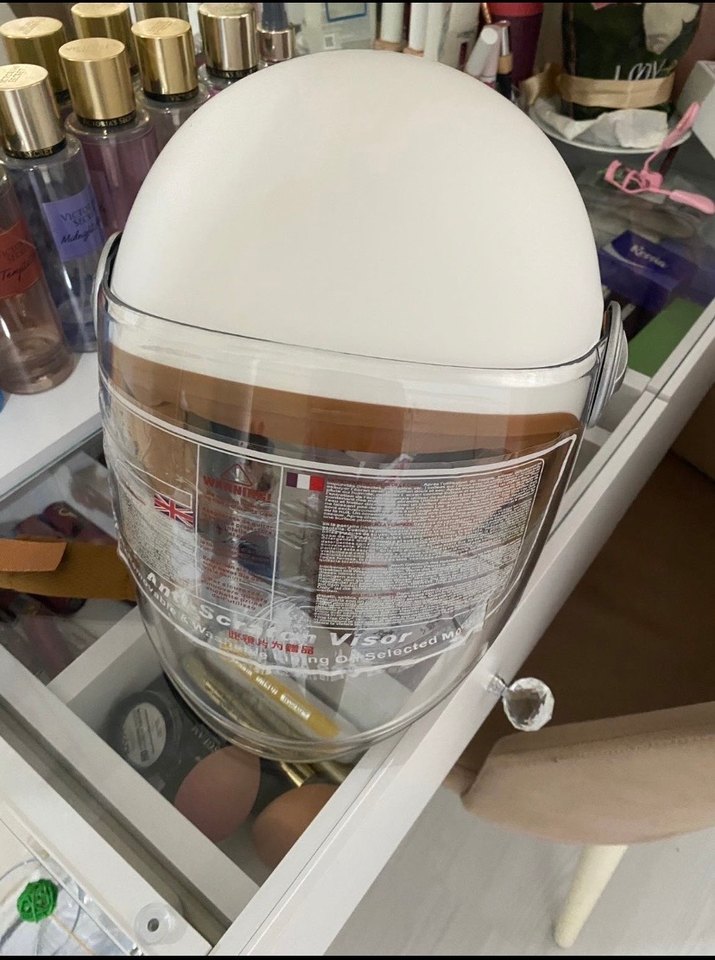 Klasik Şıklık Beyaz Deri Motosiklet Kaskı - Görsel 3