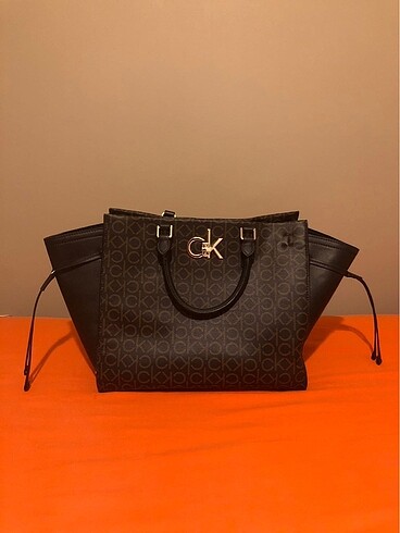 Calvin Klein kadın çanta