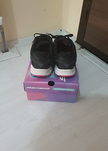 37 Beden siyah Renk Skechers Bayan Spor Ayakkabı