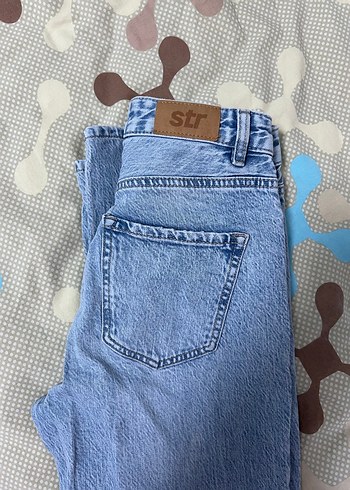 Stradivarius
Düğmeli Mavi Midi Denim Kadın Jean - Görsel 2
