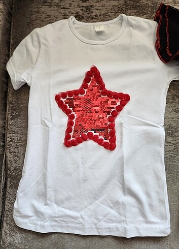 8 Yaş Beden siyah Renk 8 yas 2 adet tshirt