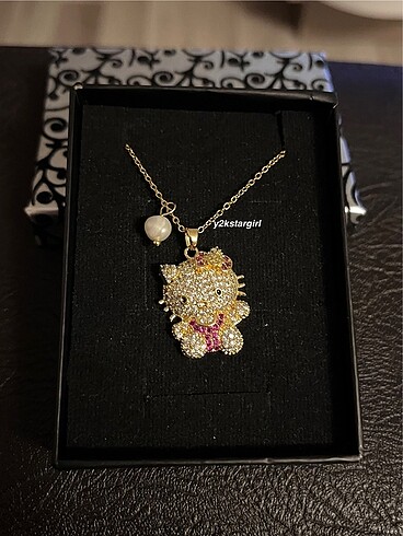 swarovski model çelik hello kitty kolye