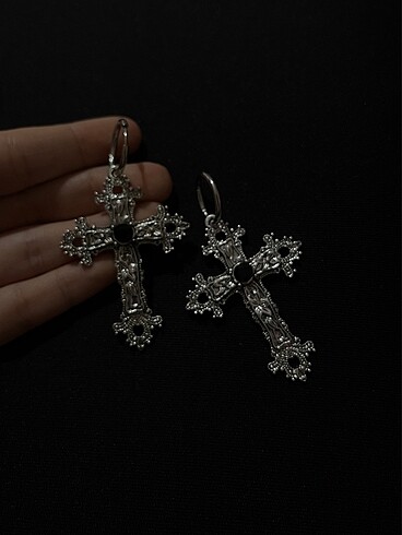 American Vintage vintage gotik haç siyah taşlı küpe