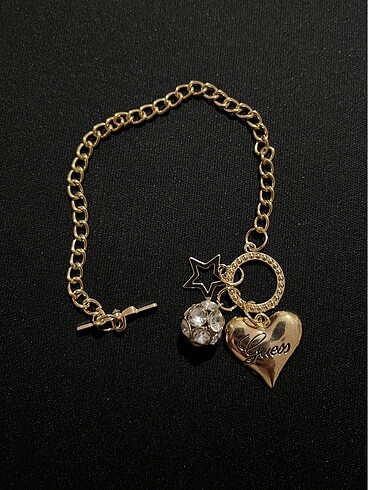 Beden altın guess kalp charm bileklik