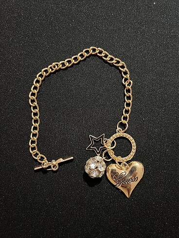 altın guess kalp charm bileklik