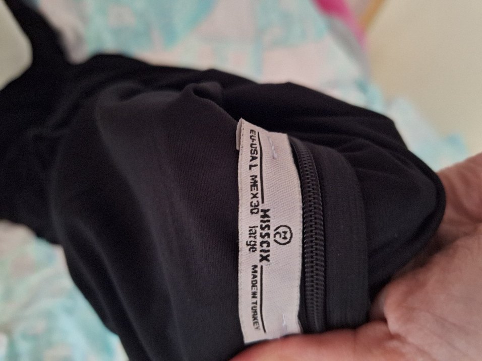 Siyah darpeli ip askılı vücuda yapışan elbise - Görsel 3