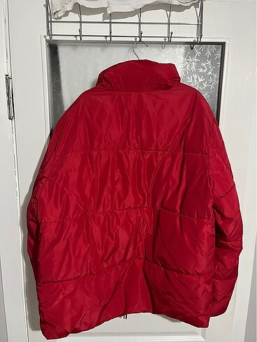 l Beden kırmızı Renk Pull and Bear mont