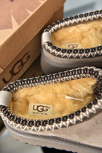 Ugg UGG BOT