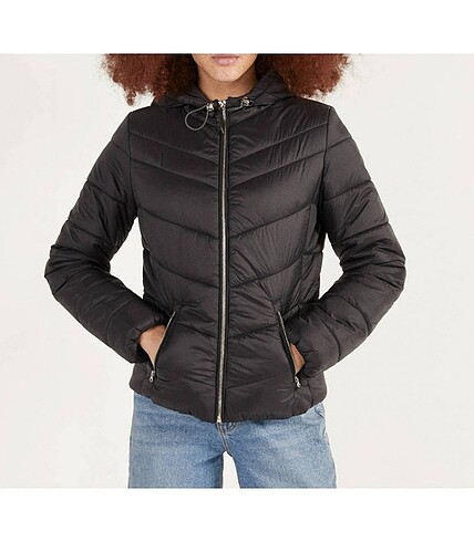 Bershka şapkalı şişme mont
