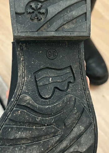 Siyah Lastik Kadın Botlar, Tokalı, Kalın Topuklu - Görsel 3