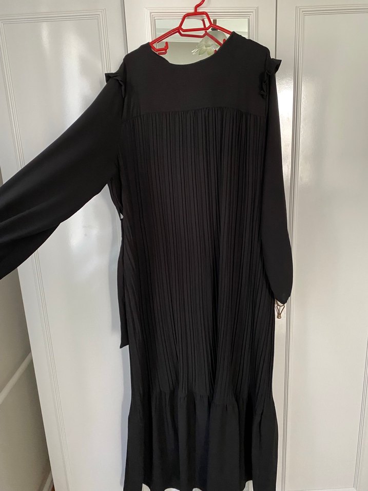 Uzun Siyah Piliseli Gotik Elbise - Görsel 2