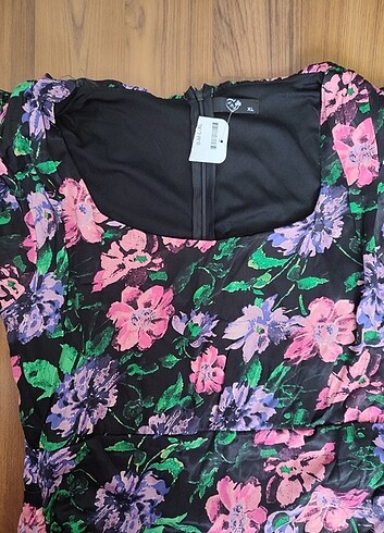 xl Beden Çiçekli büzgülü elbise