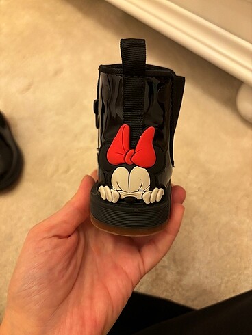 23 Beden Zara kız çocuk 23 numara siyah, rugan,minnie mouse detaylı bot