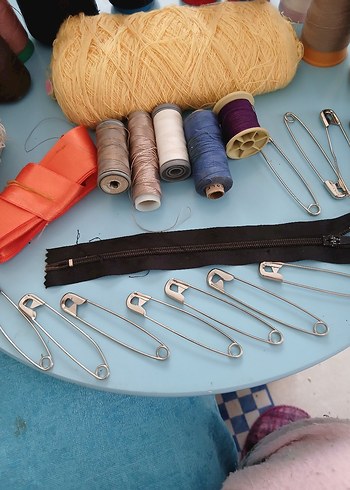 Renkli İplikler ve Dikiş Malzemeleri Seti - Görsel 2