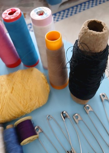 Renkli İplikler ve Dikiş Malzemeleri Seti - Görsel 8