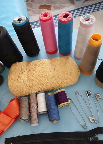 Renkli İplikler ve Dikiş Malzemeleri Seti - Görsel 4