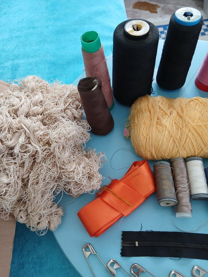 Renkli İplikler ve Dikiş Malzemeleri Seti - Görsel 3