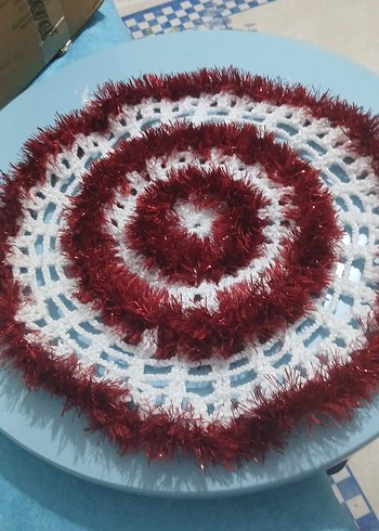 Beyaz ve kırmızı bohem el örgüsü lif