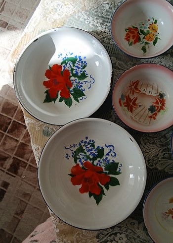 Antika değerinde Nakış Desenli Beyaz emaye Tabak ve Kase Seti - Görsel 2