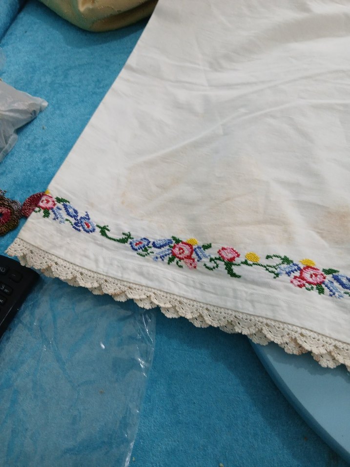 Nakışlı Beyaz sandık  Örtüsü - Görsel 2