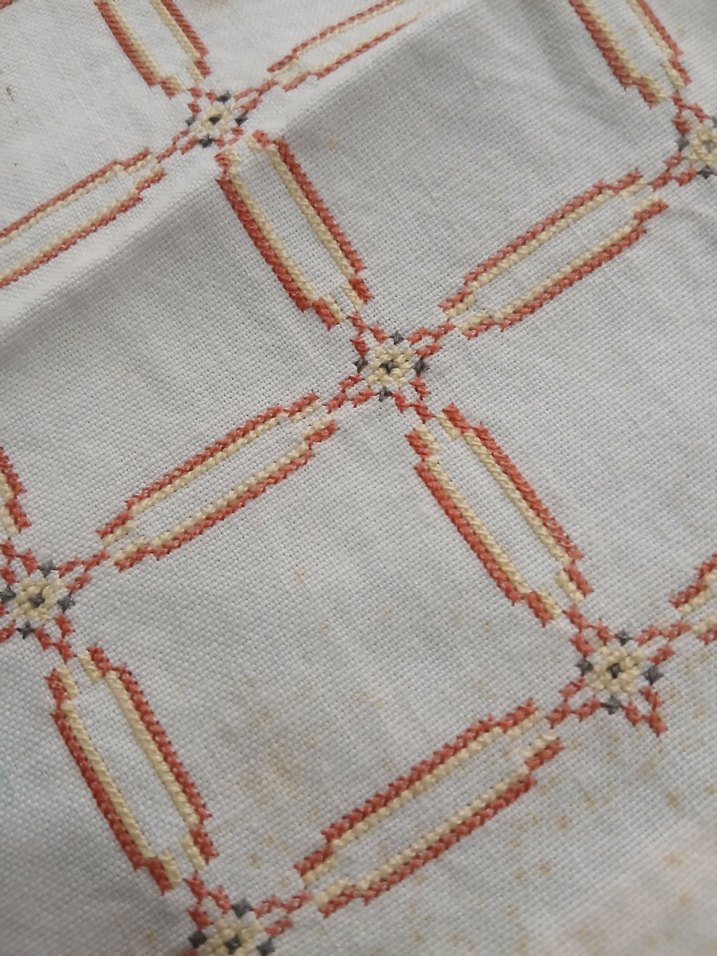 Nakışlı krem sehpa örtüsü - Görsel 2