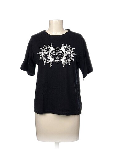 Diğer T-shirt %70 İndirimli.