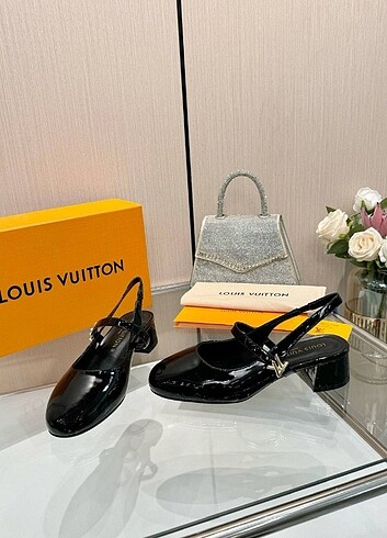 38 Beden siyah Renk Louis Vuitton Ayakkabı 
