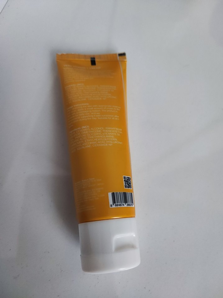 %20 Vitamin C Parlatıcı ve Gözenek Sıkılaştırıcı Krem - Görsel 3