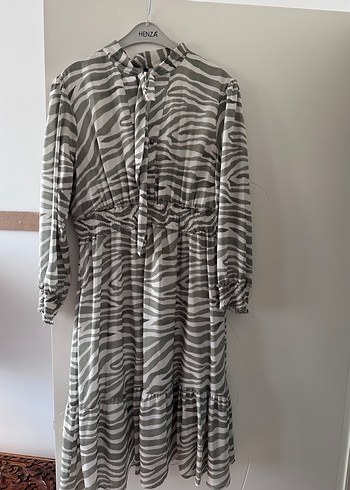 Uzun Zebra Desenli Fırfırlı Bohem Elbise - Görsel 4