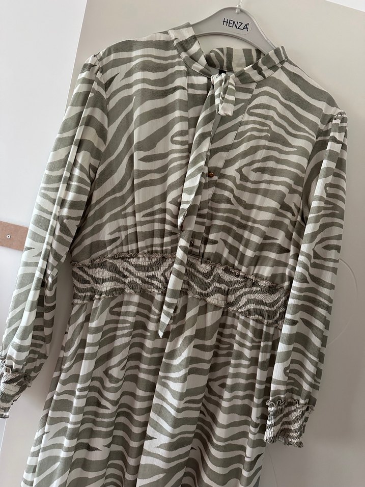 Uzun Zebra Desenli Fırfırlı Bohem Elbise - Görsel 3