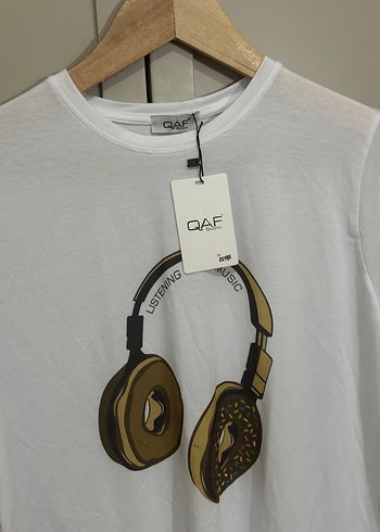 Kadın Beyaz Kulaklık Baskılı Tişört - Görsel 3
