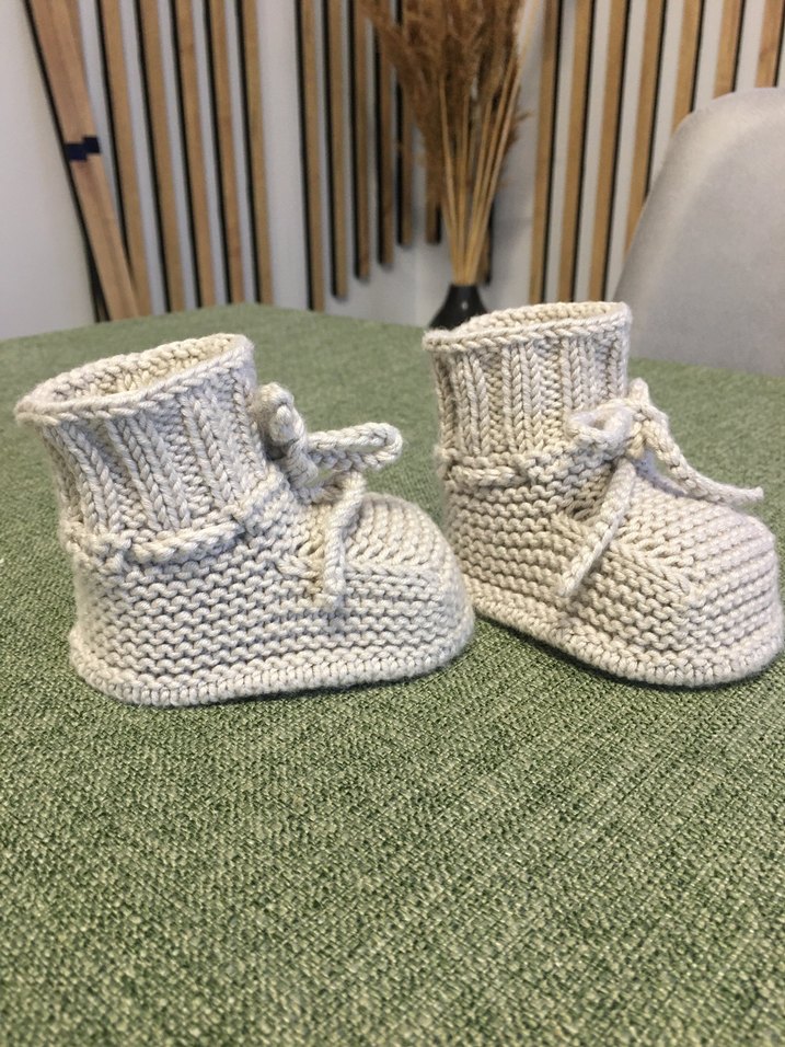 Bebekler için Bej Örgü Bot - Görsel 2