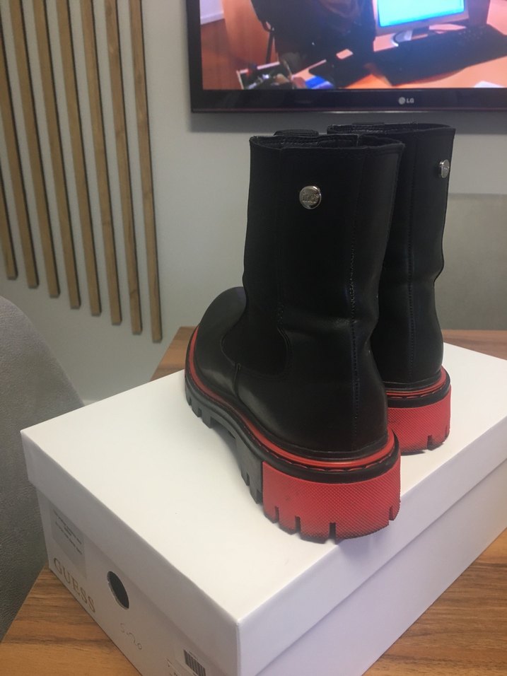 Kırmızı Tabanlı Siyah Bot - Görsel 3