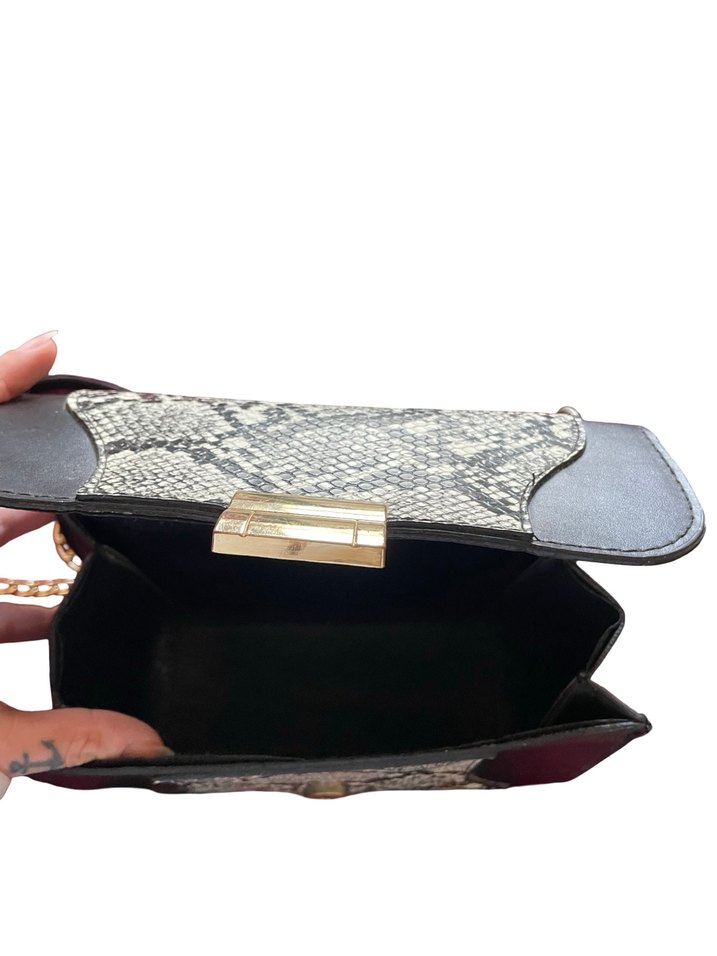 Zincir Detaylı Yılan Desenli Çanta - Görsel 3