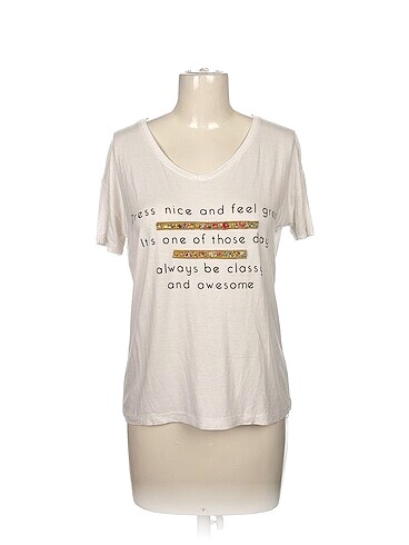 Diğer T-shirt %70 İndirimli.