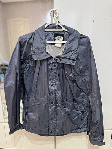 THE NORTH FACE yağmurluk