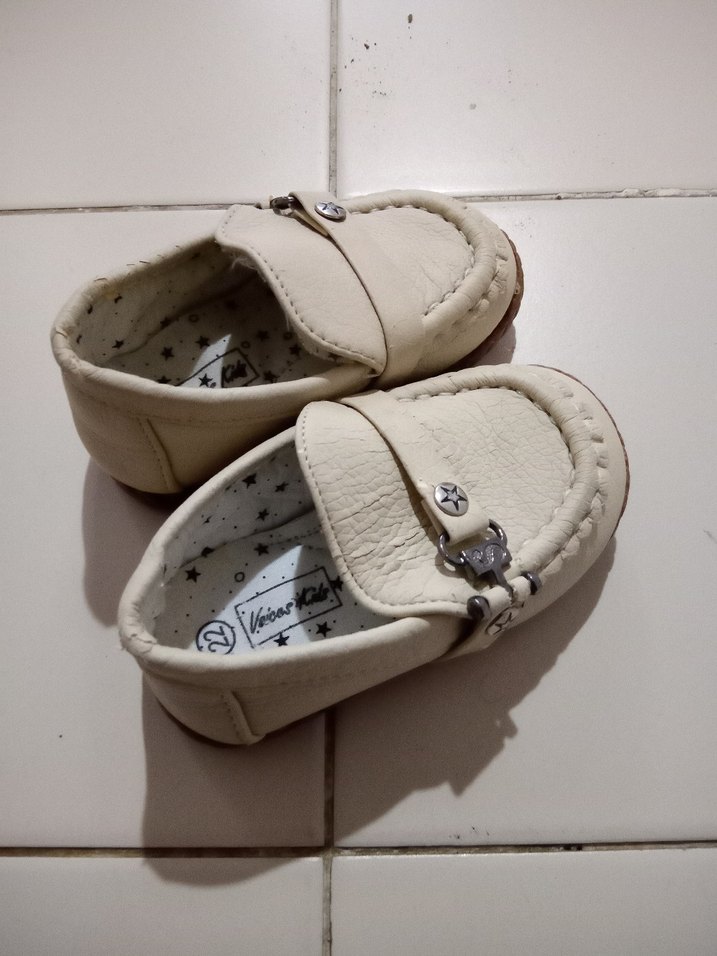 Tokalı Beyaz Erkek Çocuk Ayakkabısı - Görsel 2