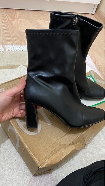 38 Beden siyah Renk BERSHKA BOT
