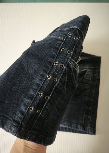 Siyah Askısız Fırfırlı üst düşük bel şort - Görsel 5