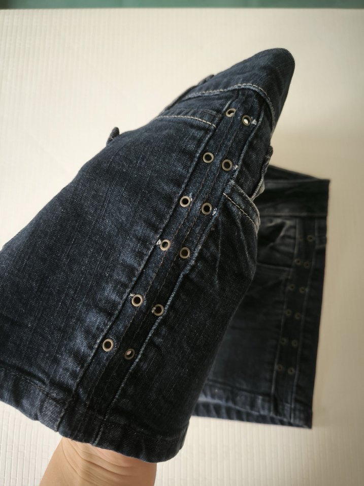 Siyah Askısız Fırfırlı üst düşük bel şort - Görsel 5