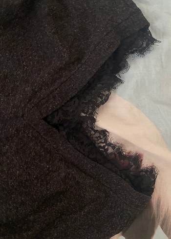 Siyah Dantel Detaylı V Yaka Kadın Bluz - Görsel 2