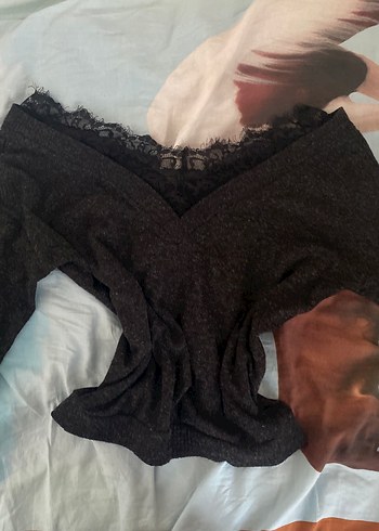 Siyah Dantel Detaylı V Yaka Kadın Bluz - Görsel 4