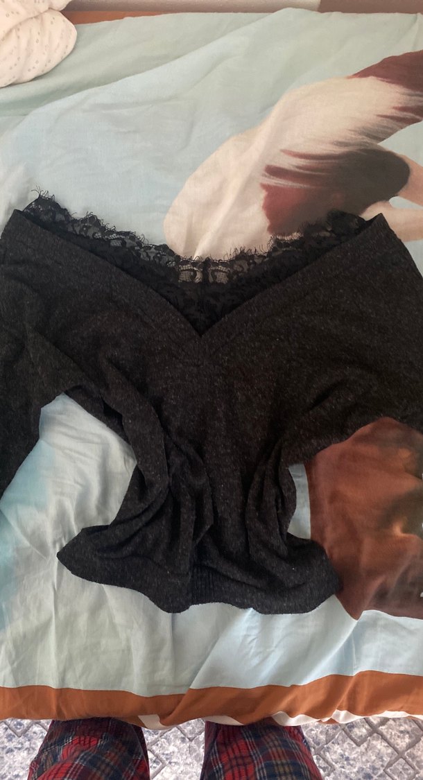 Siyah Dantel Detaylı V Yaka Kadın Bluz - Görsel 4