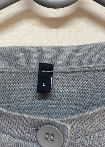 Gri Düğmeli Kadın Hırka - Görsel 3