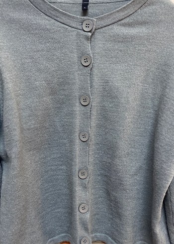 Gri Düğmeli Kadın Hırka - Görsel 2