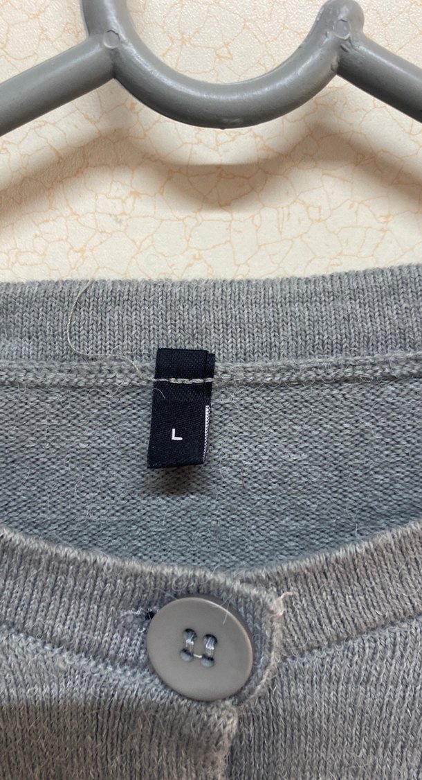 Gri Düğmeli Kadın Hırka - Görsel 3