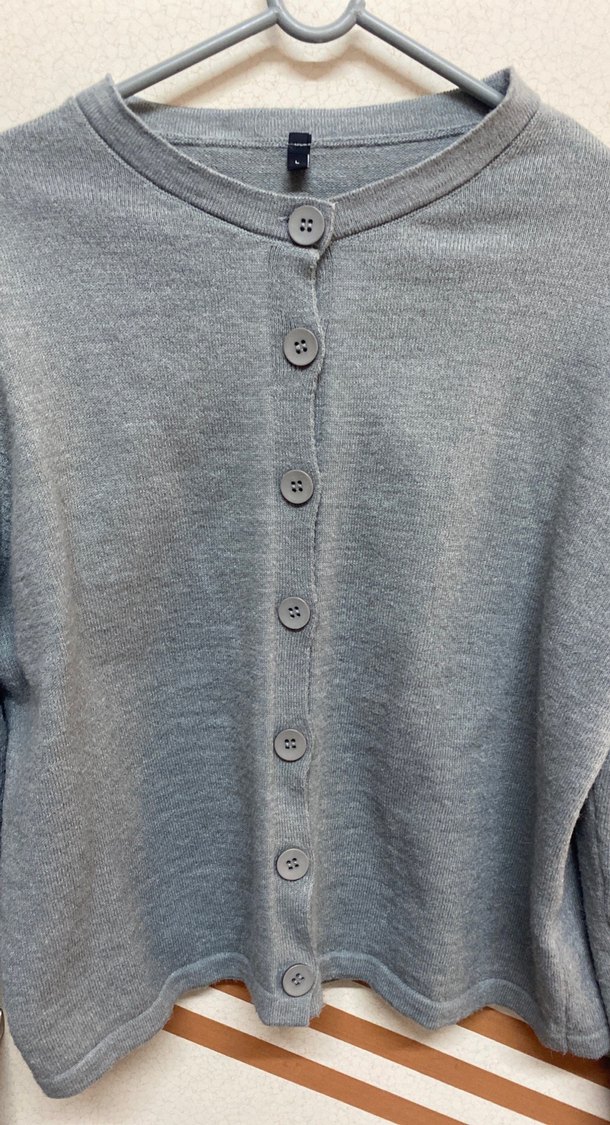 Gri Düğmeli Kadın Hırka - Görsel 2