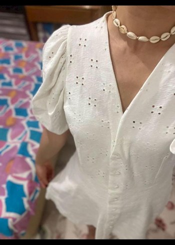H&M Düğmeli Beyaz Nakışlı Midi Elbise